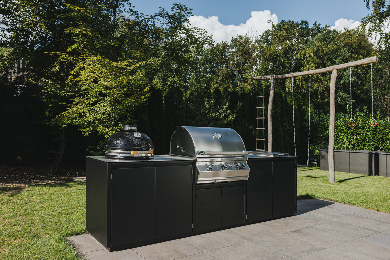 luxury outdoor kitchen featuring avant-garde lines and durable surfaces