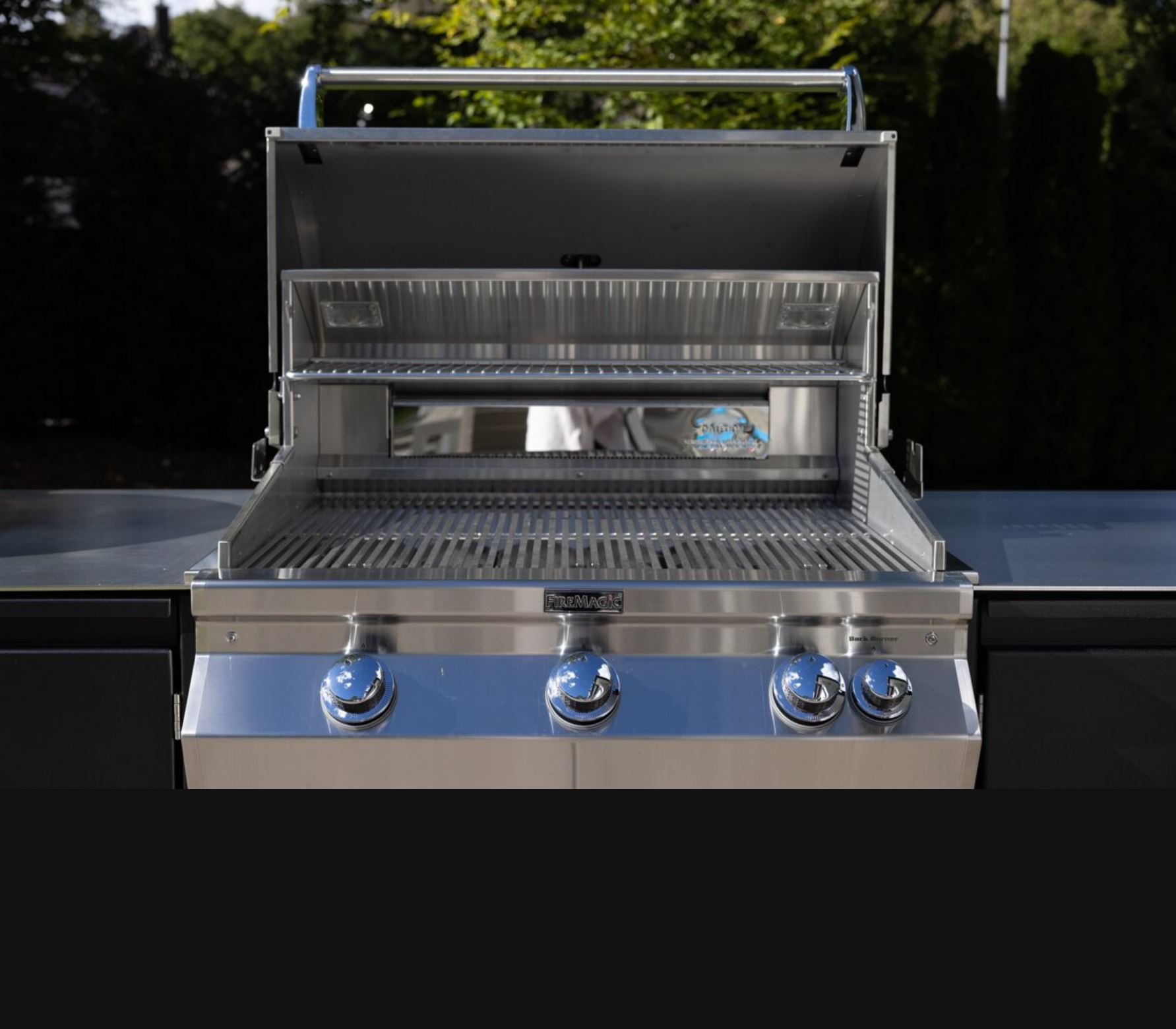 Elegant terrace setup with a custom-made MAVITA Designers outdoor kitchen